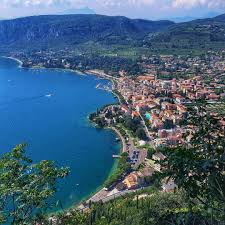 With a long paved promenade, the colourful houses, dramatic scenery of craggy outcrops and high mountains coupled with the deep blue waters of the lake, torbole has lots to offer visitors and is truly a hidden gem. Lake Garda Italy Top 10 Things To Do In Lake Garda Italy Best Places Travel Blog