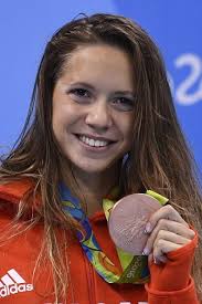 Madeline groves olimpiai és világbajnoki érmes ausztrál úszó szexuális zaklatás miatt lemondott a tokiói olimpiáról, és nem indul el a júliusi hazai ötkarikás válogatón. Hungary S Boglarka Kapas Poses With Her Bronze Medal On The Podium Of The 2016 Pictures Rio 2016 Rio