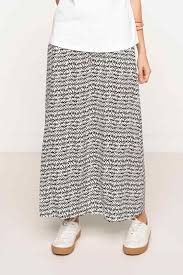 Defacto Marka Desenli Uzun Etek Desenli Kumasi Ve Rahat Kalibi Ile Sik Bir Gorunum Sunan Basic Bluzlarinizla Kolaylikla Kombinley Fashion Midi Skirt Skirts