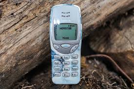 Traducir juego significado juego traduccion de juego sinonimos de juego antonimos de juego. Volvemos Al Nokia 3210 Un Telefono Con Mas De 20 Anos Que Sigue Funcionando Como Movil Basico