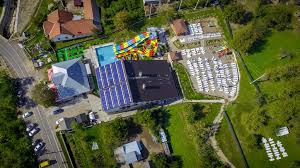 At complex agrement cacica, located 1.2 miles away, guests will find a salt water pool, a swimming pool and a children's pool, all indoor, as well as a seasonal outdoor pool with water slides. Galerie Complex Agrement Cacica