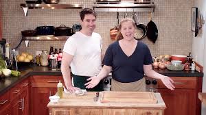 Amy schumer announces she is pregnant with her first child. Amy Schumer And Husband Chris Fischer Struggle To Make Cocktails In New Cooking Series Kmov Com