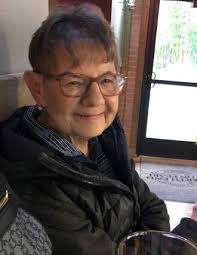 Maxine Lynn's Instagram, Twitter & Facebook