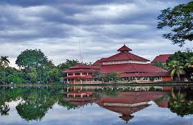 Universitas indonesia disingkat sebagai ui, adalah sebuah perguruan tinggi di indonesia. Universitas Indonesia Says It Will Punish And Expel Students Joining Radical Organizations Coconuts Jakarta