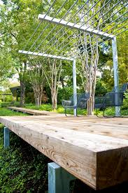 Apparently This Is Fancy Architecture But All I See Is The Trex Pen And Goat Platform From Jurassic Park Pergola Design Pergola Plane Pergola Schatten