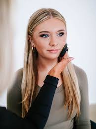 Brenda Meredith's Instagram, Twitter & Facebook