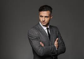 Per un impiego very trendy. Uomo Elegante In Ufficio L Outfit 2020 Stock Family Outlet