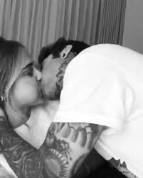 Chiara ferragni e fedez si baciano appassionatamente e lo mostrano sull'instagram di chiara. Il Bacio Tra Chiara Ferragni E Fedez Ilgiornale It