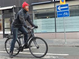 Jun 27, 2008 · yksisuuntaisella tiellä saa ajoneuvon kuitenkin pysäköidä myös vasemmalle puolelle. Nyt Tarkkana Liikenteessa Moni Pyorailysaanto On Yha Uusi Ja Hammentava Suojatiellakin Saa Ajaa Pyoralla Kunhan Ei Vaaranna Muita Lapin Kansa