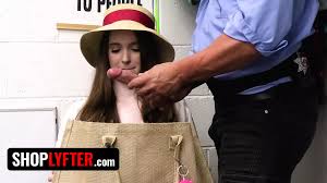 yaz tatilinde hazel floridaya gitti ve alışveriş merkezinden alışveriş  yapmaya karar verdi - shoplyfter