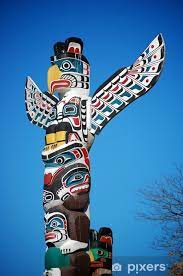 Want to discover art related to totempfahl? Fototapete Ein Bunter Totempfahl Im Stanley Park In Vancouver Pixers Wir Leben Um Zu Verandern