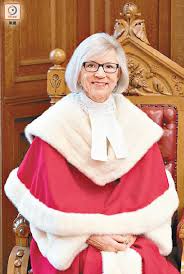 列治文的何熙怡女男爵，dbe，pc，fba（英语：brenda marjorie hale, baroness hale of richmond，1945年1月 for faster navigation, this iframe is preloading the wikiwand page for 何熙怡. è‹±åŠåŠ ç±å…©å¥³æ³•å®˜ä»»çµ‚é™¢éžå¸¸ä»»æ³•å®˜ æ±æ–¹æ—¥å ±