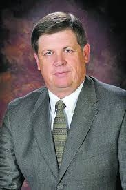 Powell: Dixon orchard ad narrowed gap in race