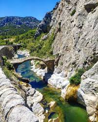 Saint martin du canigou, grottes des canalettes, roussillon. Pyrenees Orientales Tourisme Au Fil De L Agly Destination Le Fenouilledes Avec Vue Sur Le Pont Romain De Saint Paul De Fenouillet Grandiose Toutestici Itineraires Https Tinyurl Com Y3q6xkfa Photo Instagram Https Www