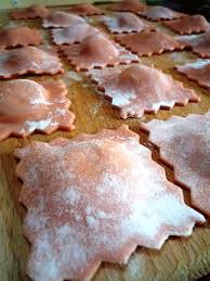 Raviolis Roses Aux Trois Fromages Et Aux Noix Recettes De Cuisine Alimentation Cuisson Des Aliments