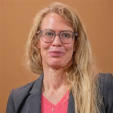 Julie Laird's Instagram, Twitter & Facebook