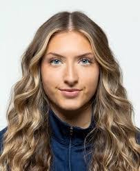 Laura Henze's Instagram, Twitter & Facebook