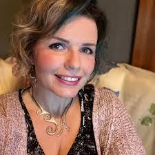 Julie Fultz's Instagram, Twitter & Facebook