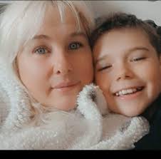 Saw this little guy having a bagged lunch apparently..wonder if he brought  enough for the other squirrels lol