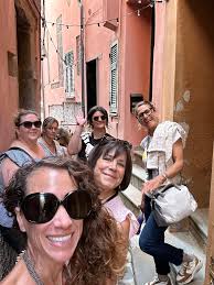 We are looking for fun folks ready to explore!