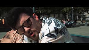 Lora Raymond's Instagram, Twitter & Facebook