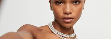 Collar rígido bañado en plata de ley con cristales