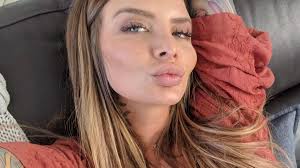 Es actriz porno, tiene dos vaginas, es furor en OnlyFans y reveló una  emotiva noticia: la
