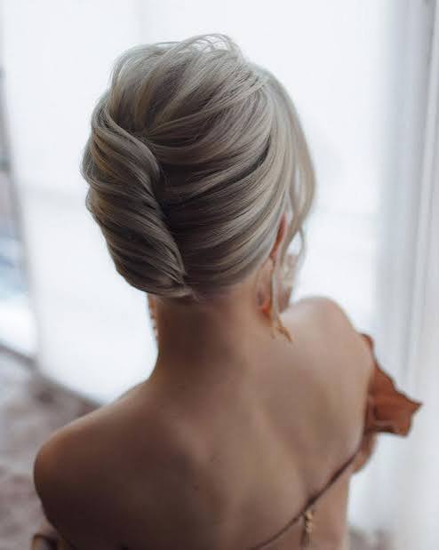 Straight Wedding Hairstyles: Looks For 2022 [Guide & FAQs]