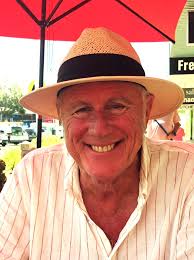 Porto is playing Crvena zvezda, a Serbian team, tonight. This demonstration  was in support of Porto, of course! We thought it was political or even a  labor union march, but, nope— football! |