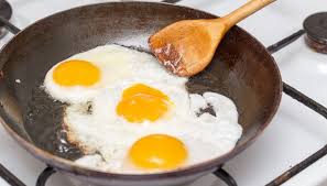 Ingredienti 1 l di latte 3 cucchiai di succo di limone sale amarene zucchero a velo procedimento fate bollire il latte fresco in un pentolino; Gli Errori Da Non Fare Mai Quando Cucini Le Uova Buonissimo