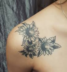 Sunflower Tattoo Black And White Sunflower Tattoo Sleeve White Sunflowers Sunflower Tattoo Shoulder