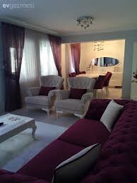 Aksesuar seçimi yaparken dekorasyon tarzına bağlı kalmanın dışında, mekanın renk paletine uygun şekilde bir dağılım olmalıdır. Koltuk Takimi Dekorasyon Fikirleri Ve Fotograflari Ev Gezmesi