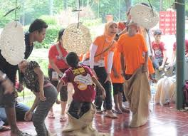 Lapangan sma negeri 2 jakarta 74 Lomba 17 Agustusan Yang Paling Mendidik Unik Lucu Modern Dan Anti Mainstream Bospedia