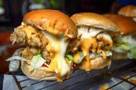 Kfc lezzet güvencesi ile sipariş vermek için hemen tıkla! Rm3 Cheesy Fried Chicken Burger Stylish Burger Pj Malaysia Food Travel Blog