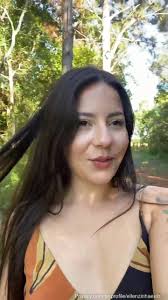 Ellenzinha Gorgeous Babe Exposes Her Tits And Ass Cheeks In The Wood |  Thothub.