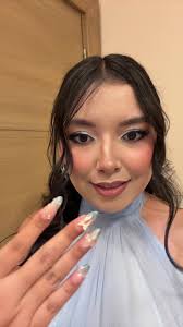 Entre muchos trends para mostrar las uñas elegí este jaja