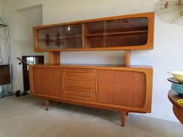 Klik på abonner, så kan du se alle mine nyeste videoer! Mid Century Dyrlund Danish Teak Credenza Mid Century Decor Mid Century Modern Furniture Mid Century Furniture