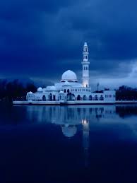 Masjid megah yang satu ini didirikan pada tahun 1970 dengan reka bangunan yang terinspirasi oleh masjid masjid asia barat. The Tengku Tengah Zaharah Mosque Or The Floating Mosque Is Situated In Kuala Ibai Lagoon Near The Estuary Of Kuala Ibai River Masjid Beautiful Mosques Mosque