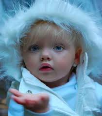 This little girl captivated everyone with her breathtaking beauty and  doll-like appearance 😱😍 Curious to see how this adorable kid looks after  9 years? 😳🧐 Check out the photos in the comments! 👇👇👇