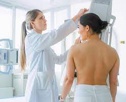 La mammographie est une des principales méthodes de détection de la maladie. Mammographie Est Ce Pour Toutes Les Femmes Chatelaine