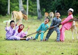Mereka sibuk mempersiapkan diri untuk mudik, berhari raya di kampung. Pengalaman Mengumpul Duit Raya Yang Tak Akan Dilupakan Oleh Kanak Kanak Di Kampung