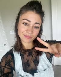 Kristen Rowe's Instagram, Twitter & Facebook