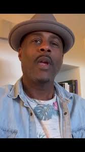 CALLING OUT ALL STUDENTS✏️🚨 • COME TAKE A MASTERCLASS WITH THE AMAZING  TERRON BROOKS🤩 • DISCOVER YOUR AUTHENTIC VOICE😆 • CLICK THE LINK IN  BIO☝🏽#masterclass#educationoutreach#musicaltheatre