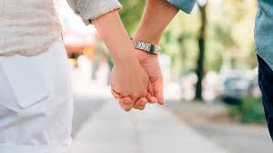 Por Que Es Tan Bueno Entrelazar Las Manos Con Tu Pareja