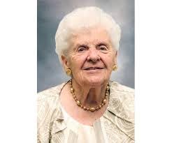 Leanna Mann's Instagram, Twitter & Facebook