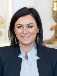 Gut, dass mit elisabeth köstinger endlich auch ein weibliches regierungsmitglied öffentlich stellung zu der problematik nimmt und persönliche betroffenenheit zum thema macht. Elisabeth Kostinger Wikipedia