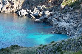 In tutte le cale la sabbia bianca e ciottolosa si affaccia su un mare dai nomi diversi : Viaggi Nella Natura Riserva Dello Zingaro Scopello San Vito Lo Capo