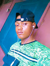 can someone give me a fine edit and a beautiful backgrounds 🤗