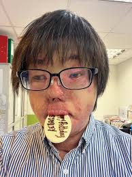 40歲後的生日開始有點難以接受，感覺我真的老了（然後中心班長者一齊圍毆我）。 感謝同事同我慶祝，很喜歡這班同事，所以我才一直不願轉工。  這一年有點難受，2024年只過了3/4，但我已經出席了5次喪禮。因為年頭那次打擊太深，之後3次出席個案的喪禮時心裡也會自然地勾起 ...