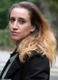 Valérie bacot est jugée pour la mort de daniel polette, qu'elle a abattu d'un coup de revolver après des années de violences et de sévices sexuels. Cxtrcpmuwobw1m